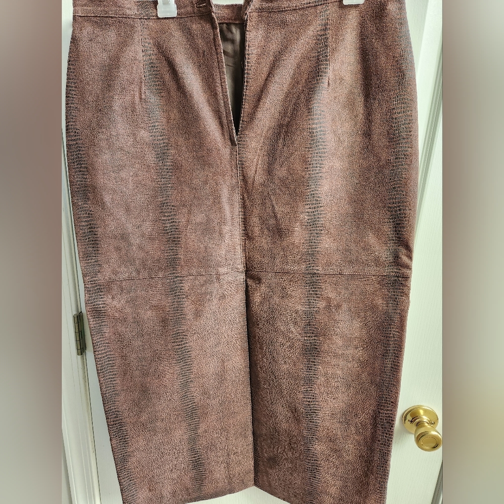 Snakeskin look leather skirt w slit size 18